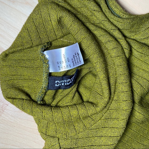 Sleeveless mock neck top - Picture 3 of 4